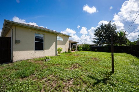 House in Port St. Lucie, Florida 4 bedrooms, 172.89 sq.m. № 2337823 - photo 28