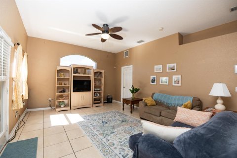 House in Port St. Lucie, Florida 4 bedrooms, 172.89 sq.m. № 2337823 - photo 8