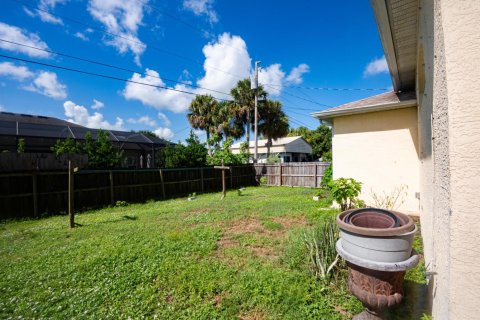 House in Port St. Lucie, Florida 4 bedrooms, 172.89 sq.m. № 2337823 - photo 26