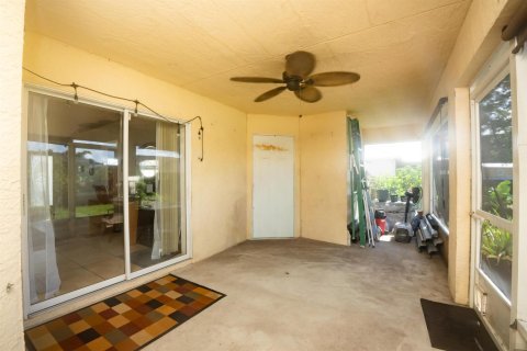 House in Port St. Lucie, Florida 4 bedrooms, 172.89 sq.m. № 2337823 - photo 24