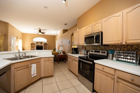 House in Port St. Lucie, Florida 4 bedrooms, 172.89 sq.m. № 2337823 - photo 11