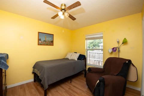 House in Port St. Lucie, Florida 4 bedrooms, 172.89 sq.m. № 2337823 - photo 12