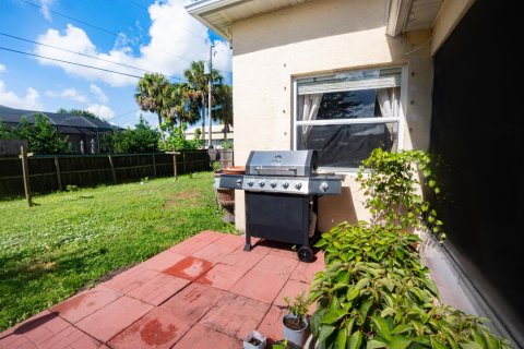 House in Port St. Lucie, Florida 4 bedrooms, 172.89 sq.m. № 2337823 - photo 25
