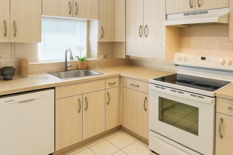 Copropriété à louer à Miami, Floride: 2 chambres, 86.96 m2 № 2010941 - photo 3