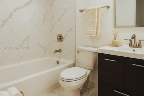 Copropriété à louer à Miami, Floride: 2 chambres, 86.96 m2 № 2010941 - photo 2
