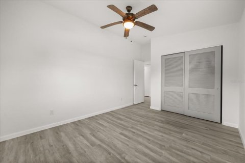 House in Orlando, Florida 4 bedrooms, 186.92 sq.m. № 2140910 - photo 23