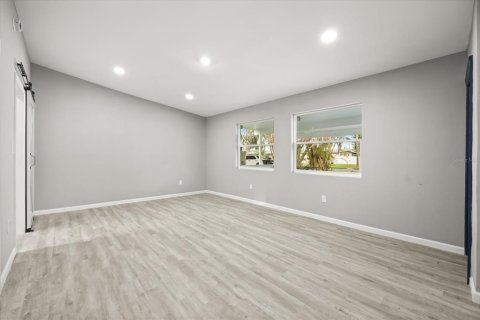 House in Orlando, Florida 4 bedrooms, 186.92 sq.m. № 2140910 - photo 24