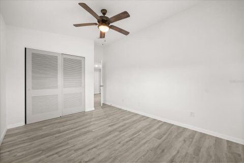 House in Orlando, Florida 4 bedrooms, 186.92 sq.m. № 2140910 - photo 19