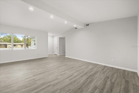 House in Orlando, Florida 4 bedrooms, 186.92 sq.m. № 2140910 - photo 9