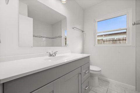 House in Orlando, Florida 4 bedrooms, 186.92 sq.m. № 2140910 - photo 20