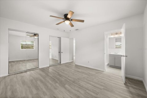 House in Orlando, Florida 4 bedrooms, 186.92 sq.m. № 2140910 - photo 16