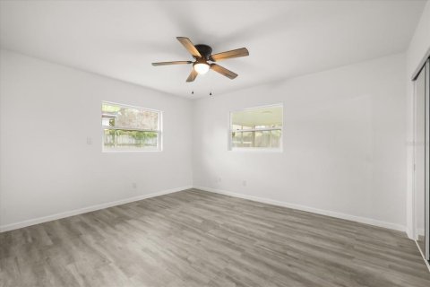 House in Orlando, Florida 4 bedrooms, 186.92 sq.m. № 2140910 - photo 14