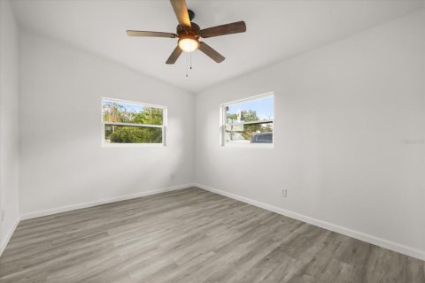 House in Orlando, Florida 4 bedrooms, 186.92 sq.m. № 2140910 - photo 18