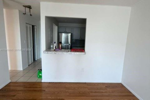 Condominio en alquiler en North Miami Beach, Florida, 1 dormitorio, 66.89 m2 № 2026298 - foto 3