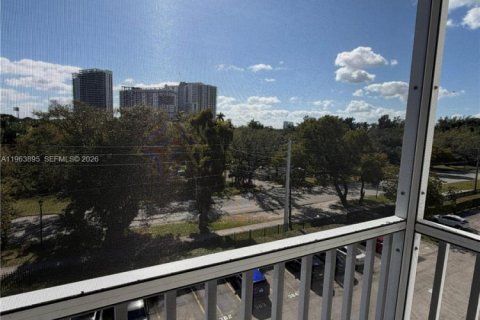 Condominio en alquiler en North Miami Beach, Florida, 1 dormitorio, 66.89 m2 № 2026298 - foto 9