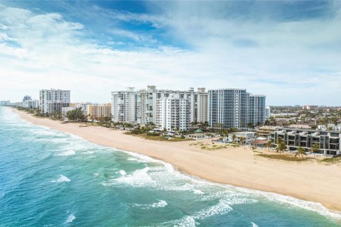 Adosado en venta en Pompano Beach, Florida, 4 dormitorios, 376.07 m2 № 996343 - foto 1