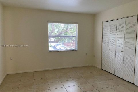 Condominio en alquiler en Miami, Florida, 2 dormitorios, 91.6 m2 № 1972879 - foto 9
