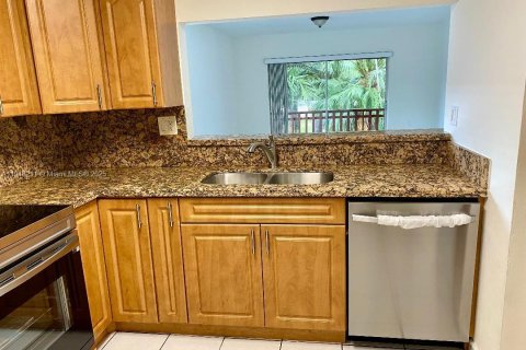 Condominio en alquiler en Miami, Florida, 2 dormitorios, 91.6 m2 № 1972879 - foto 8