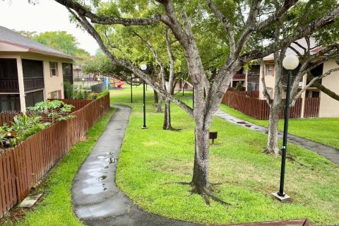 Condominio en alquiler en Miami, Florida, 2 dormitorios, 91.6 m2 № 1972879 - foto 15