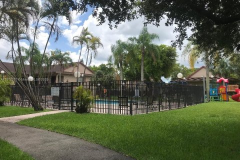 Condominio en alquiler en Miami, Florida, 2 dormitorios, 91.6 m2 № 1972879 - foto 16