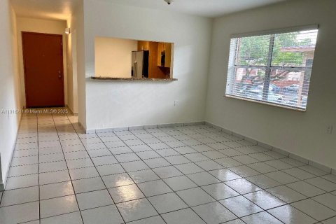 Condominio en alquiler en Miami, Florida, 2 dormitorios, 91.6 m2 № 1972879 - foto 2