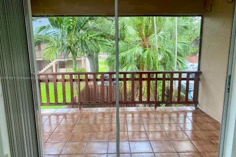 Condominio en alquiler en Miami, Florida, 2 dormitorios, 91.6 m2 № 1972879 - foto 4