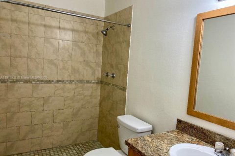 Condominio en alquiler en Miami, Florida, 2 dormitorios, 91.6 m2 № 1972879 - foto 10