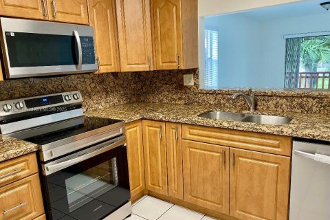 Condominio en alquiler en Miami, Florida, 2 dormitorios, 91.6 m2 № 1972879 - foto 7