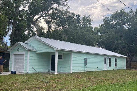 House in Mount Dora, Florida 3 bedrooms, 118.54 sq.m. № 1855842 - photo 1