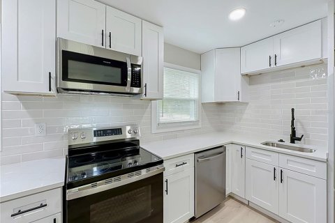 House in Gainesville, Florida 3 bedrooms, 102.56 sq.m. № 2321211 - photo 13
