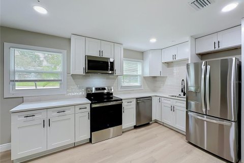 House in Gainesville, Florida 3 bedrooms, 102.56 sq.m. № 2321211 - photo 11