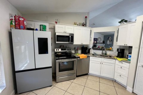 House in Kissimmee, Florida 3 bedrooms, 107.67 sq.m. № 1532588 - photo 11
