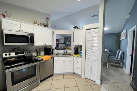 House in Kissimmee, Florida 3 bedrooms, 107.67 sq.m. № 1532588 - photo 10