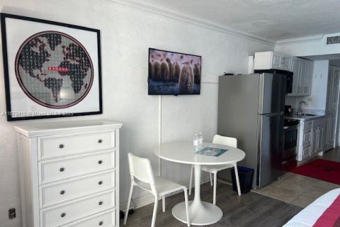 Hotel in Sunny Isles Beach, Florida 33.44 sq.m. № 1404616 - photo 10
