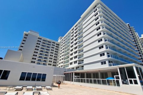 Hotel in Sunny Isles Beach, Florida 33.44 sq.m. № 1404616 - photo 5