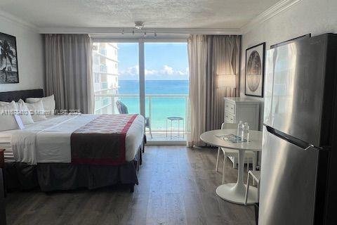 Hotel in Sunny Isles Beach, Florida 33.44 sq.m. № 1404616 - photo 9
