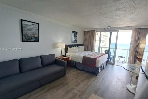 Hotel in Sunny Isles Beach, Florida 33.44 sq.m. № 1404616 - photo 6