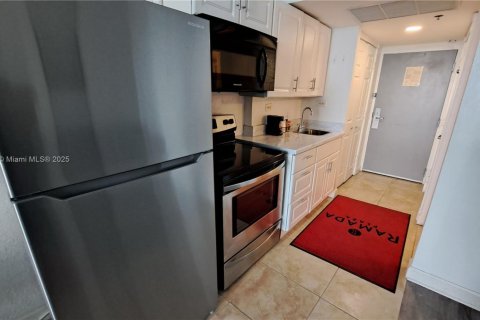 Hotel in Sunny Isles Beach, Florida 33.44 sq.m. № 1404616 - photo 13