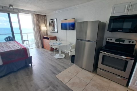 Hotel in Sunny Isles Beach, Florida 33.44 sq.m. № 1404616 - photo 8