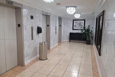 Hotel in Sunny Isles Beach, Florida 33.44 sq.m. № 1404616 - photo 14