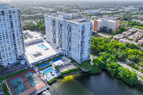 Condo in Aventura, Florida, 2 bedrooms  № 1868371 - photo 18