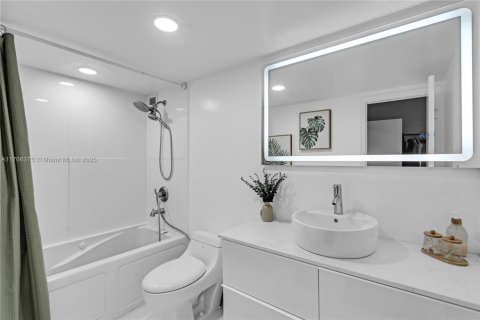 Condo in Aventura, Florida, 2 bedrooms  № 1868371 - photo 12