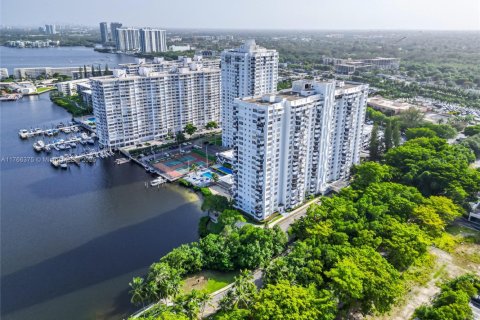 Condo in Aventura, Florida, 2 bedrooms  № 1868371 - photo 19