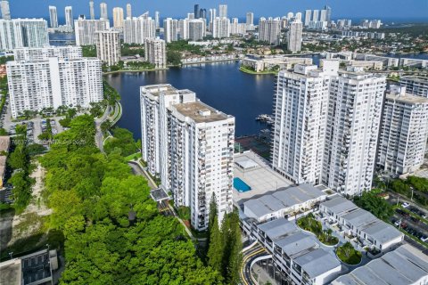 Condo in Aventura, Florida, 2 bedrooms  № 1868371 - photo 21