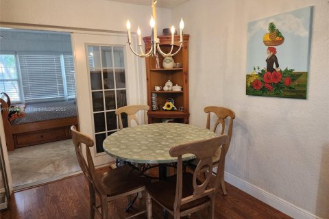 House in Tamarac, Florida 2 bedrooms, 145.58 sq.m. № 1861818 - photo 6