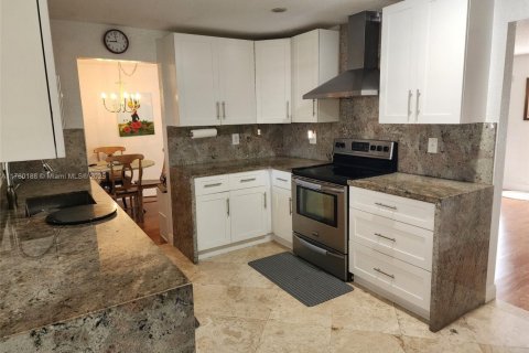 House in Tamarac, Florida 2 bedrooms, 145.58 sq.m. № 1861818 - photo 8