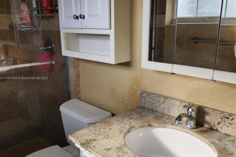House in Tamarac, Florida 2 bedrooms, 145.58 sq.m. № 1861818 - photo 14