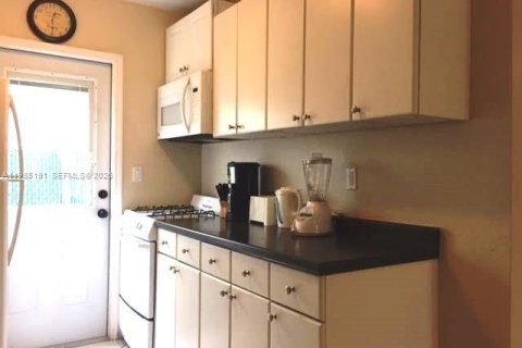 Снять в аренду кондоминиум в Майами-Бич, Флорида 35.95м2, № 2050906 - фото 4