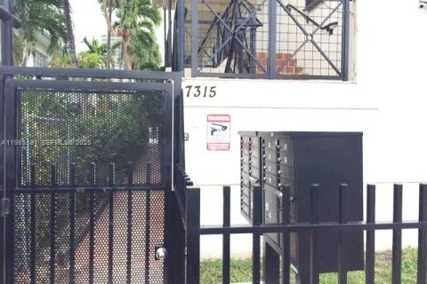 Студия в кондо в Майами-Бич, Флорида № 2050906