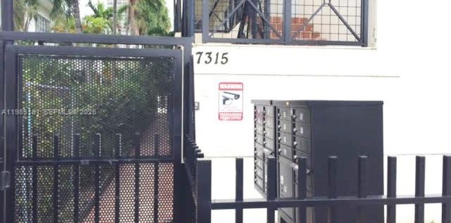 Студия в кондо в Майами-Бич, Флорида № 2050906